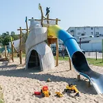 429, Seepark Apartment *